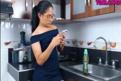 Monster 10-Pounder lalin girl lady-man Cumming cam