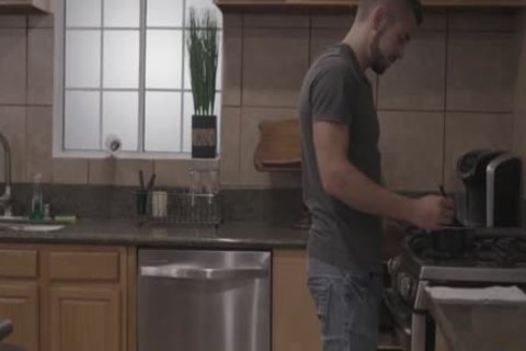 Transexual Khloe acquires To Know Her Stepbrother Dante By plowing Him