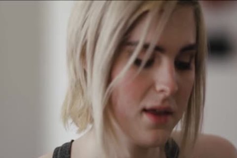 Stepdad Didnt Expect TBabe Ella Hollywood Will widen Her Leg In Front Of Him